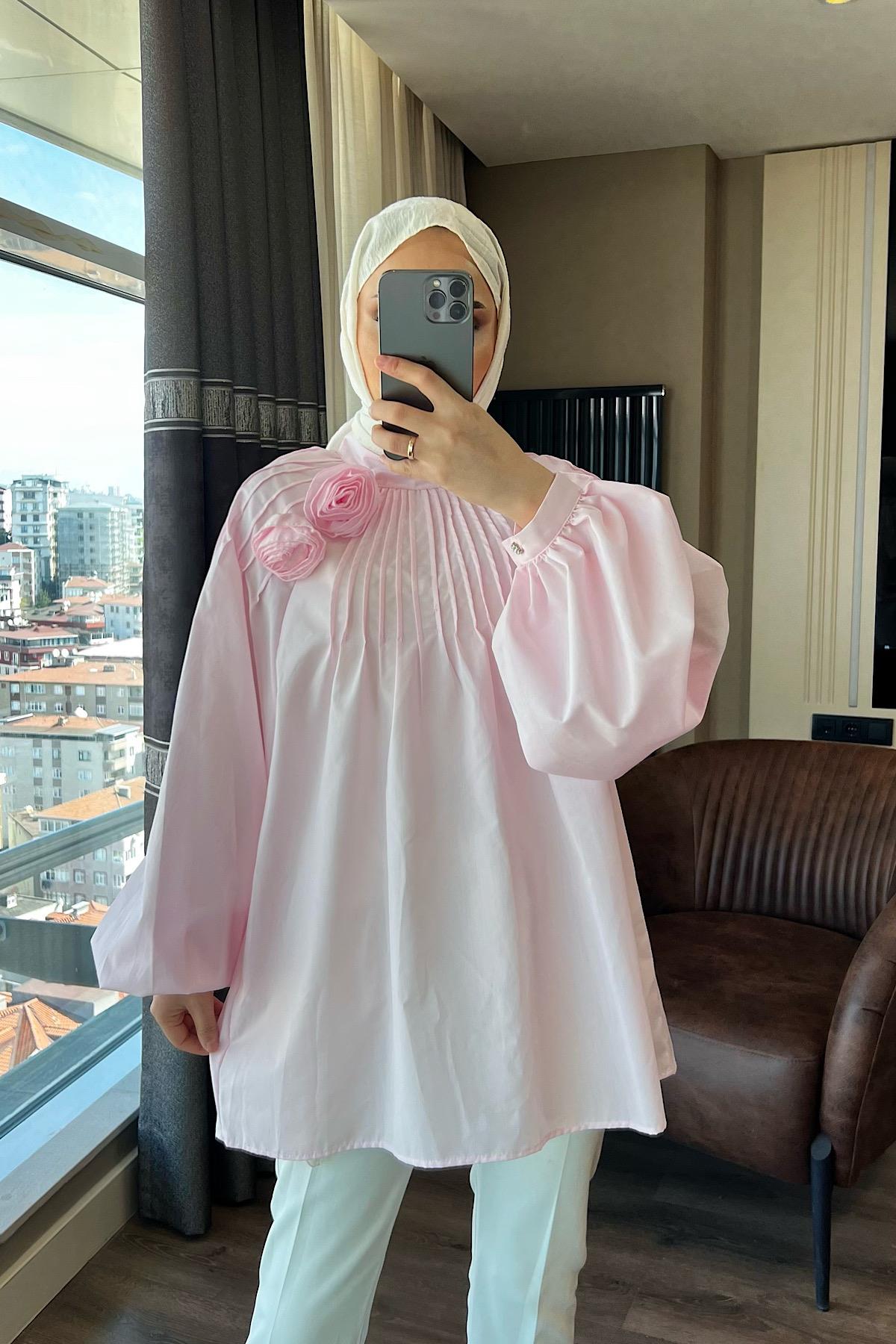 Gül Broşlu Gömlek  