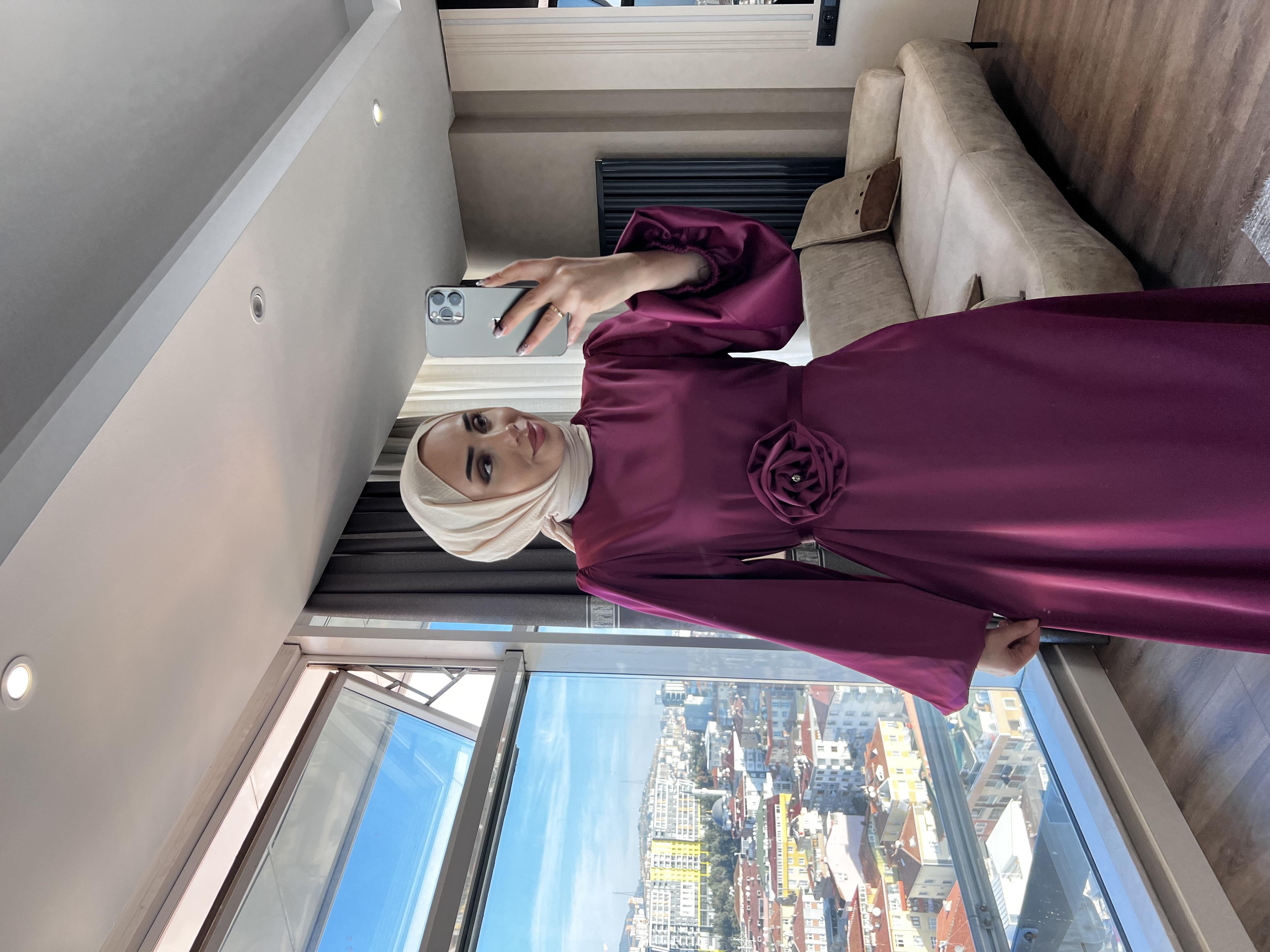 Gül Detay Saten Elbise