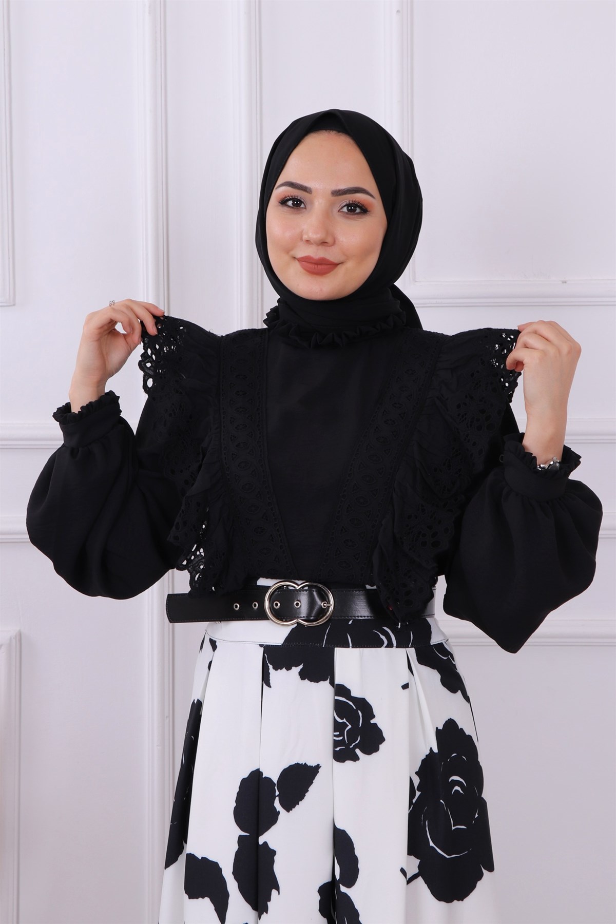Güpür Detaylı Bluz Siyah