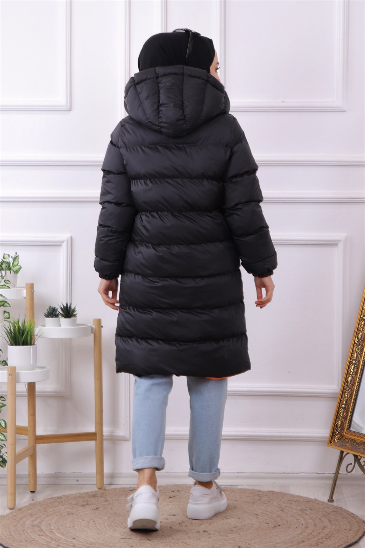 İçi Turuncu Detaylı Şişme Mont