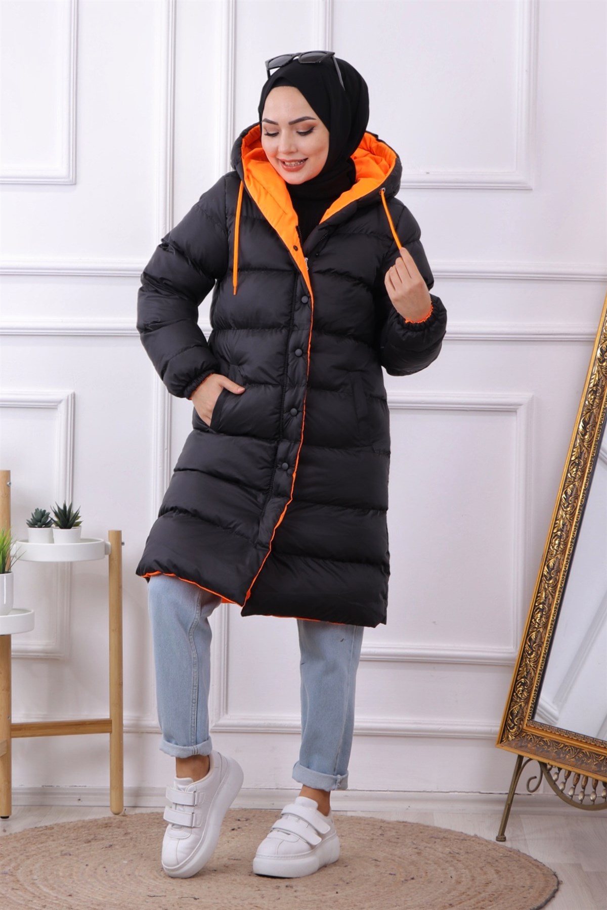 İçi Turuncu Detaylı Şişme Mont