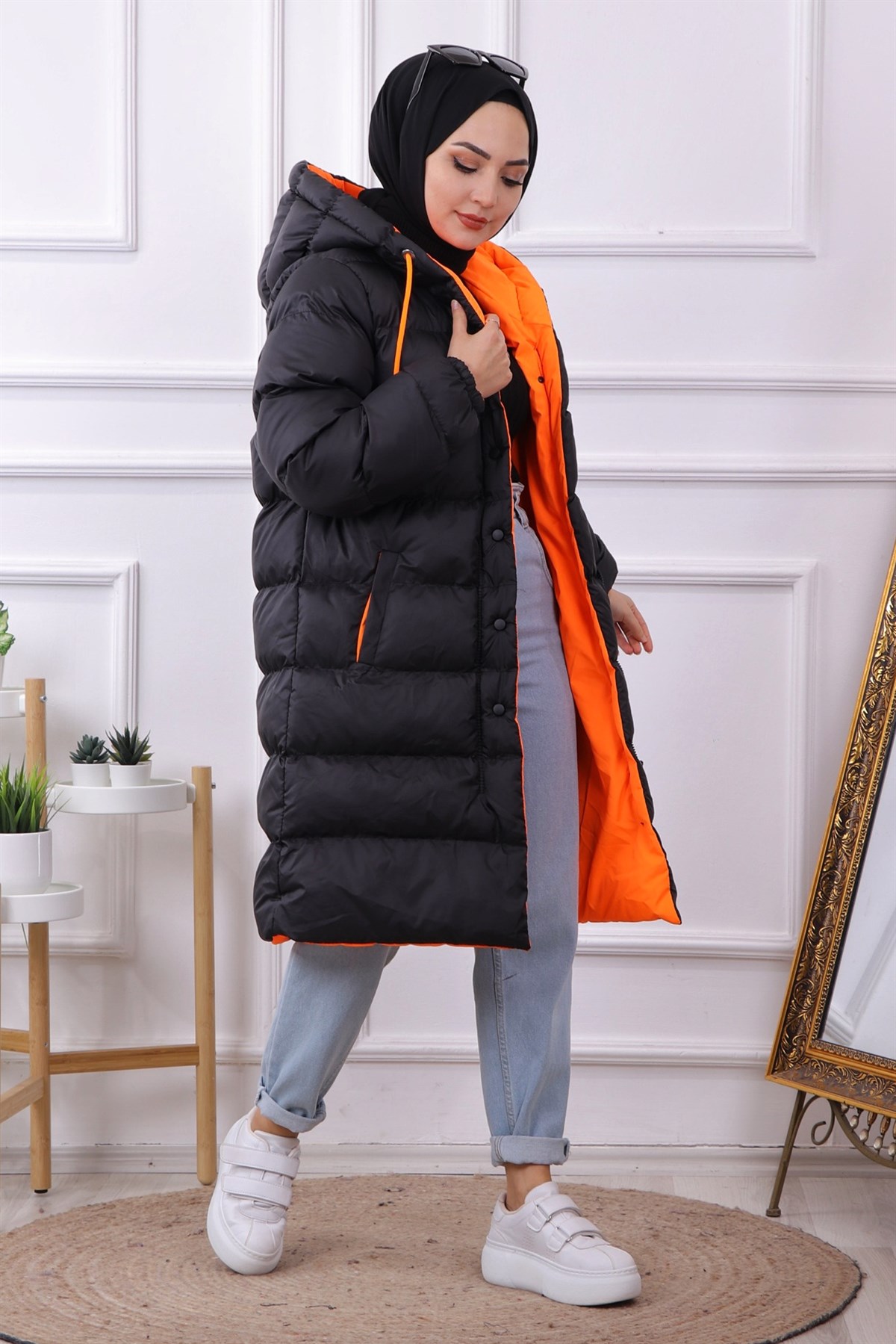 İçi Turuncu Detaylı Şişme Mont