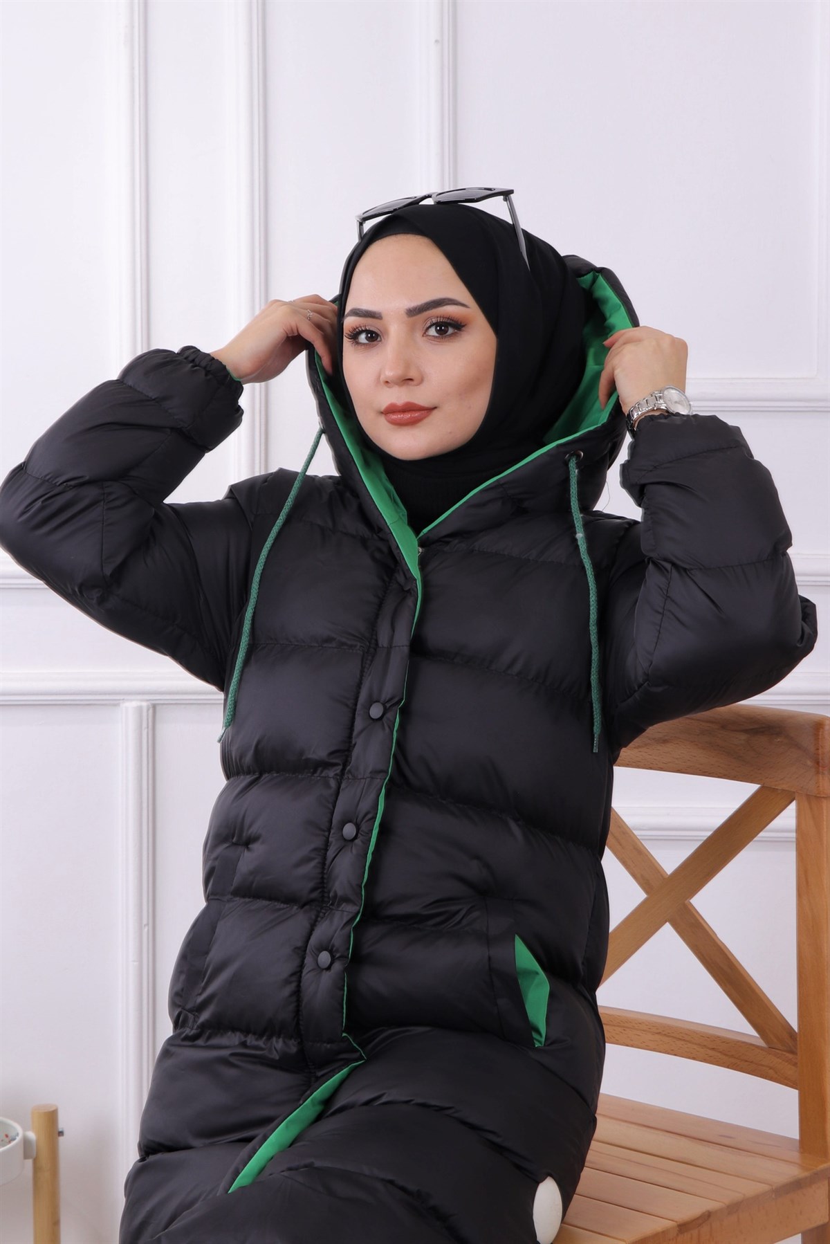İçi Yeşil Detaylı Şişme Mont
