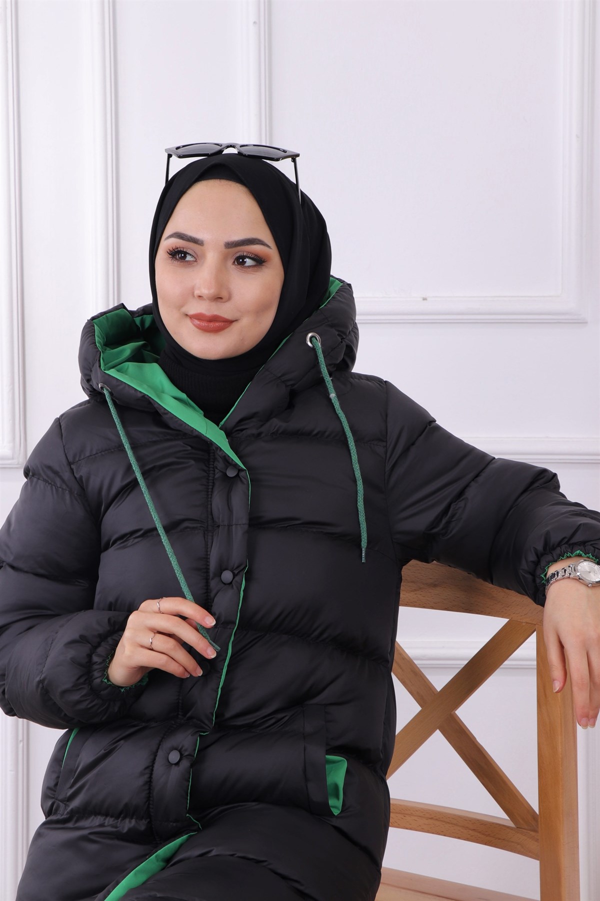 İçi Yeşil Detaylı Şişme Mont