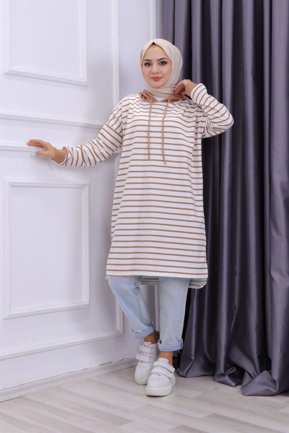 Kapşonlu Camel Beyaz Çizgili Sweat 