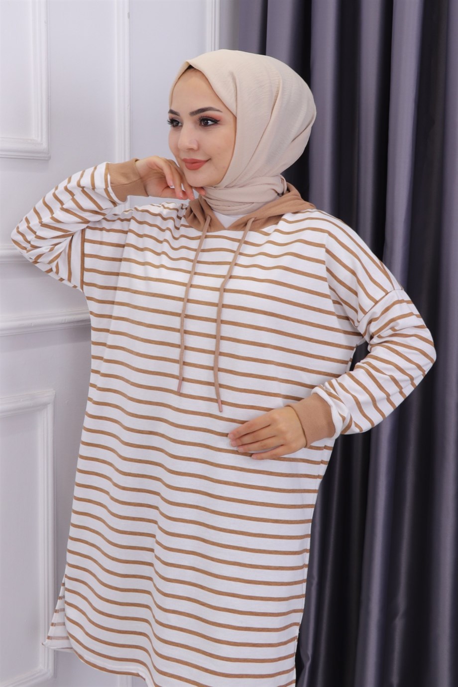 Kapşonlu Camel Beyaz Çizgili Sweat 