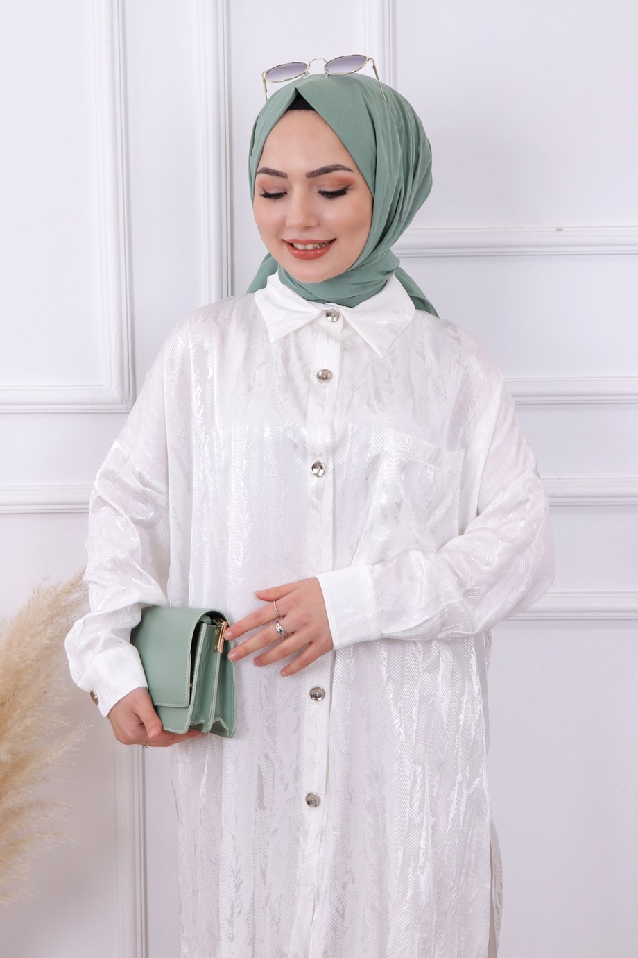 Kendinden Desenli Saten Tunik Beyaz