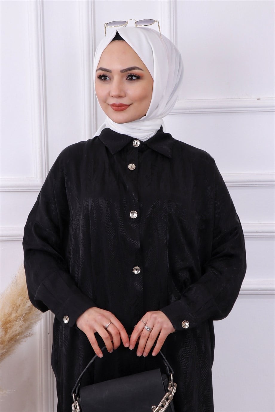 Kendinden Desenli Saten Tunik Siyah