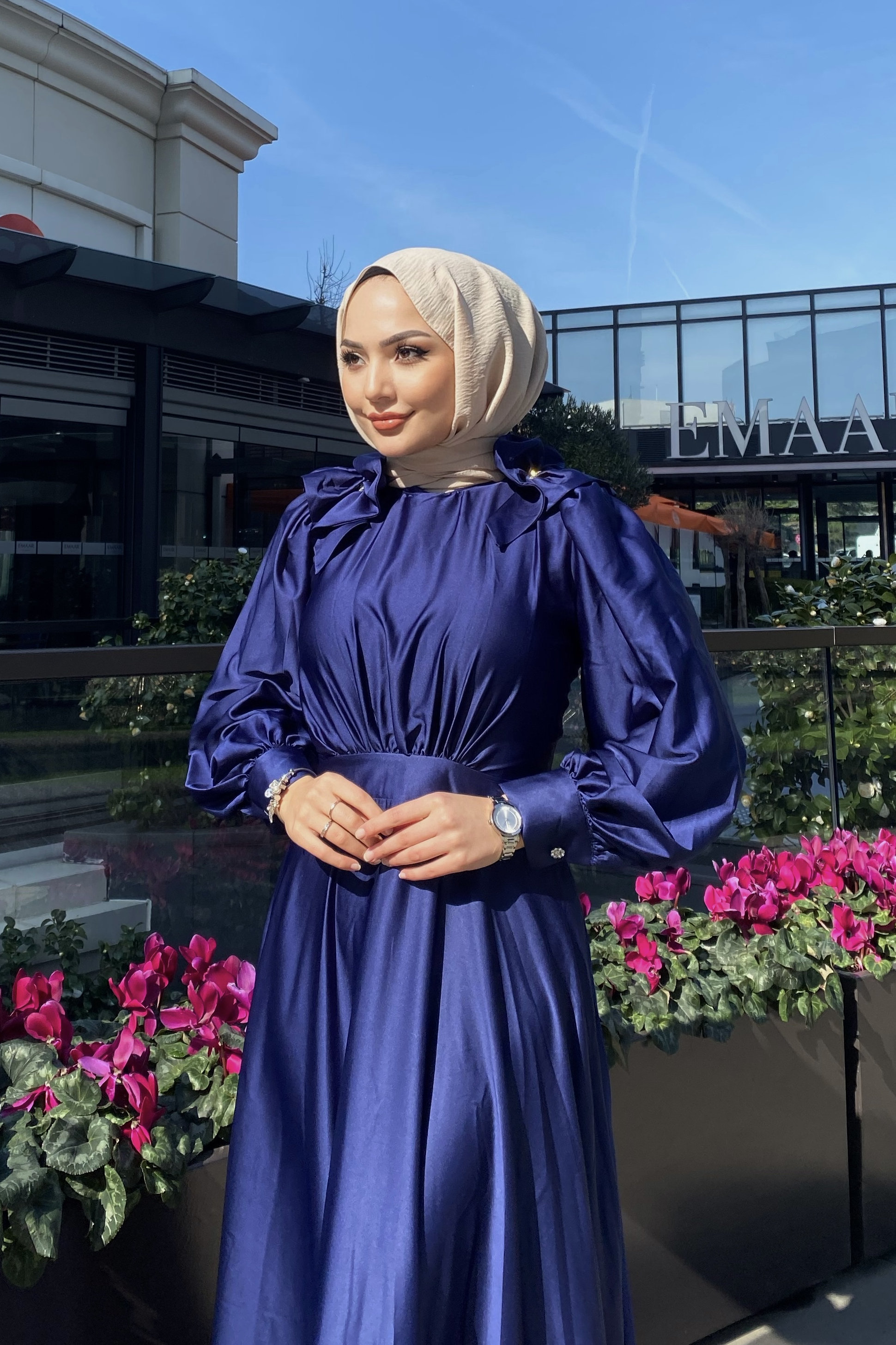 Kol Üstü Taş İşlemeli Saten Elbise