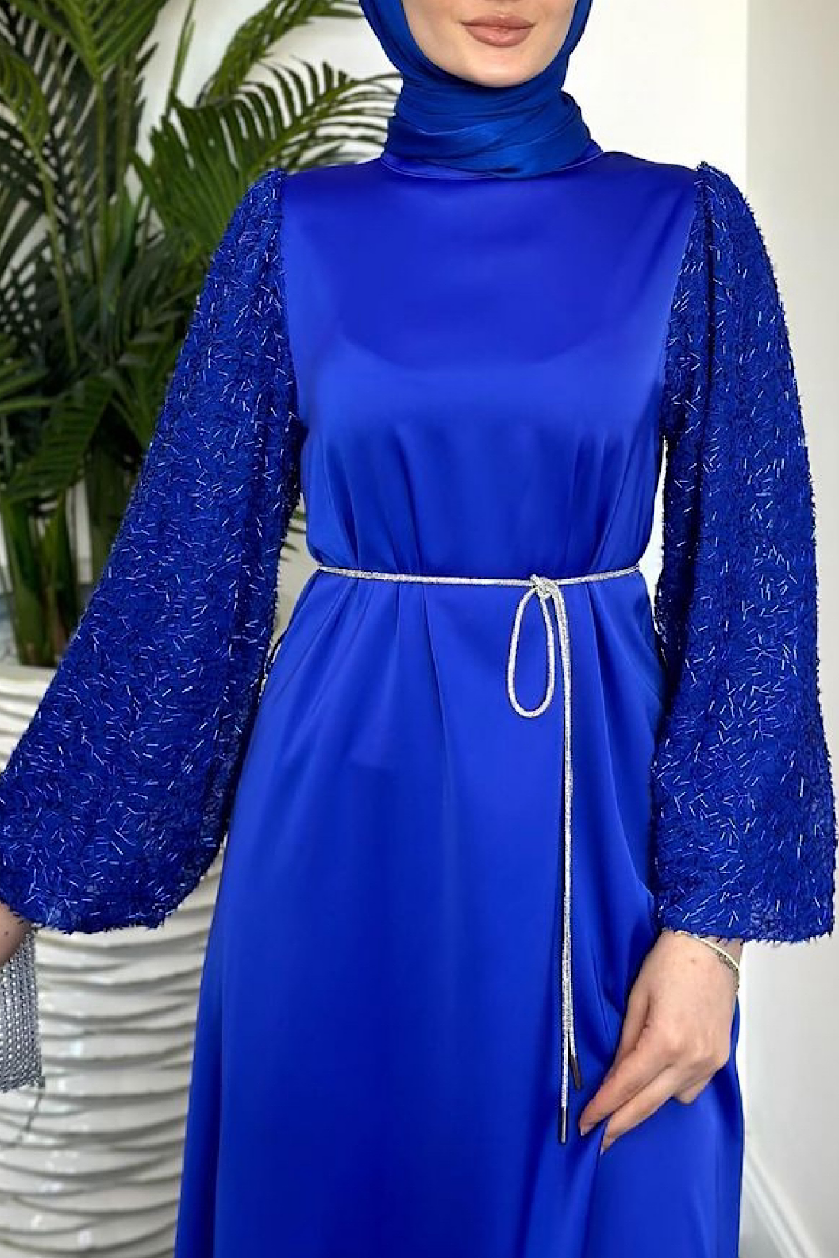 Kolları Taşlı Elbise Saks