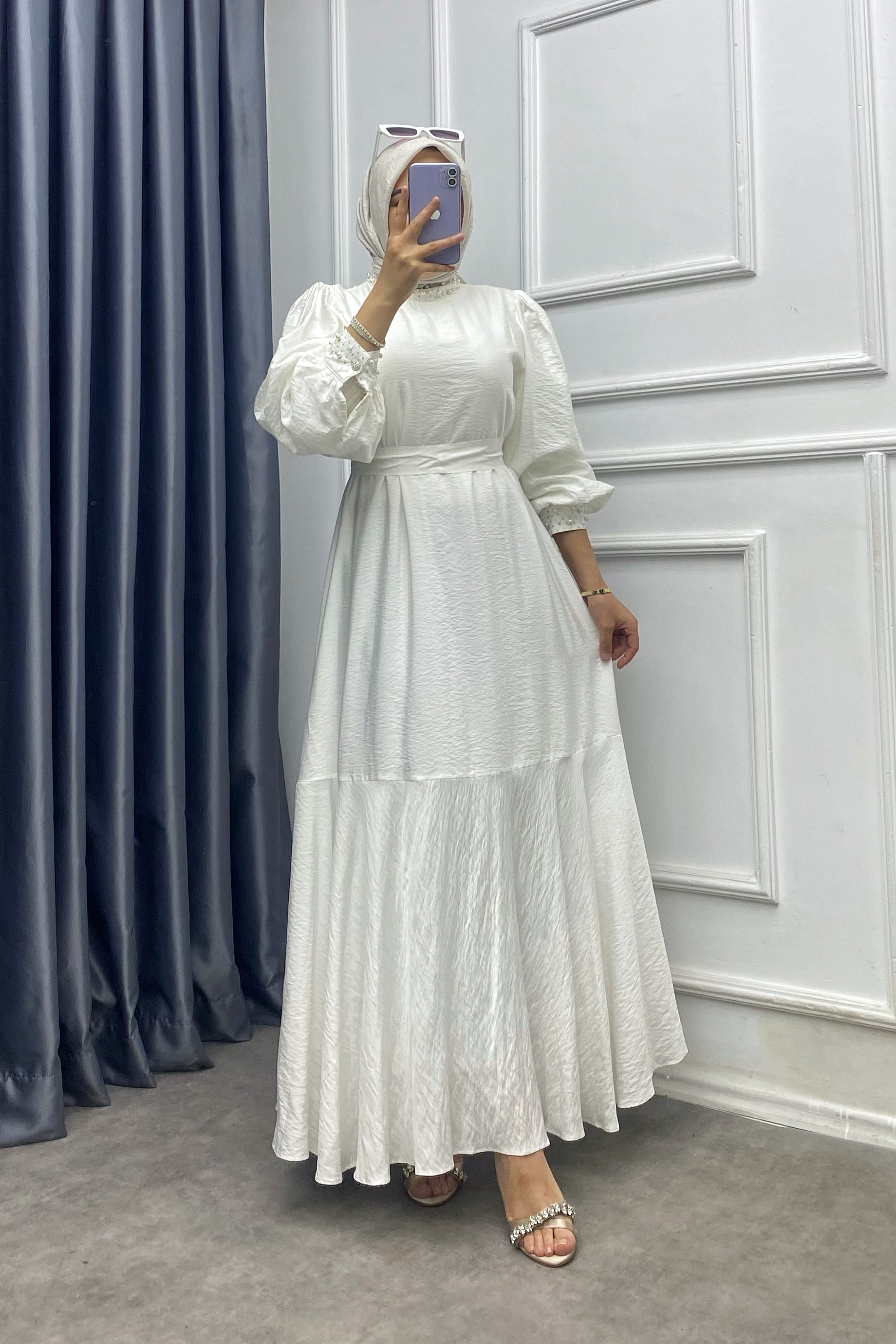 Kolları Ve Yakası Taşlı Elbise Beyaz