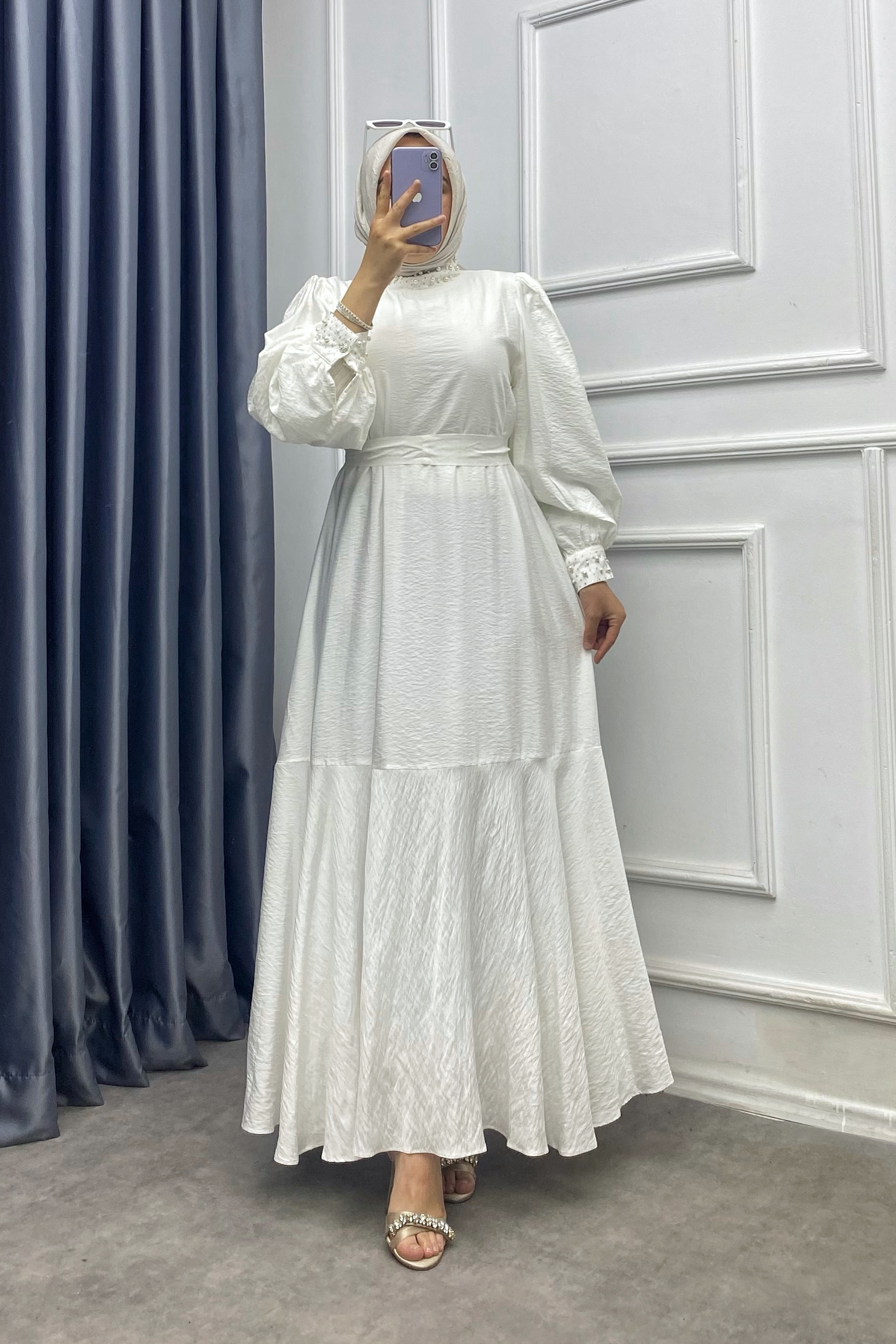 Kolları Ve Yakası Taşlı Elbise Beyaz