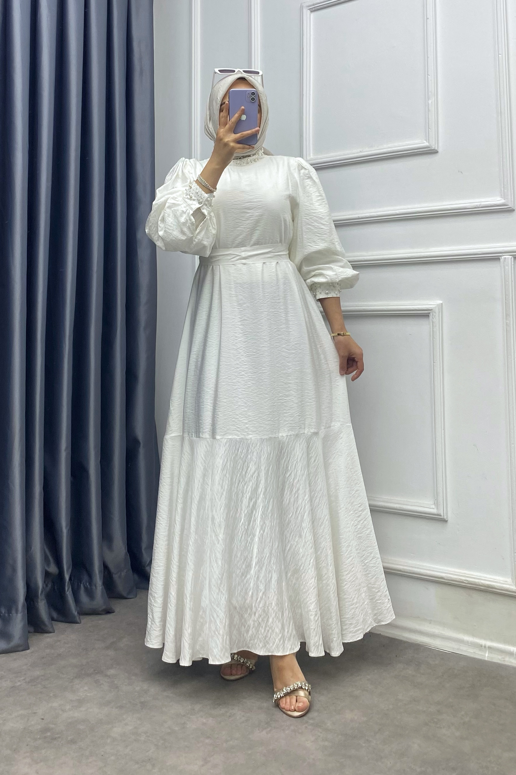 Kolları Ve Yakası Taşlı Elbise Beyaz