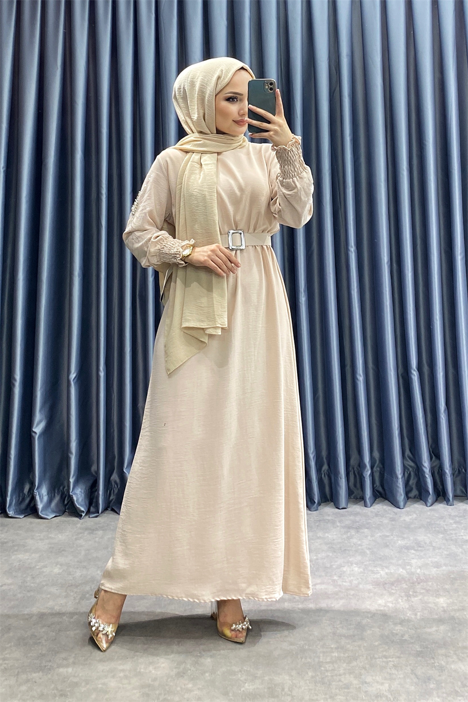 Kolu Taşlı Elbise Bej