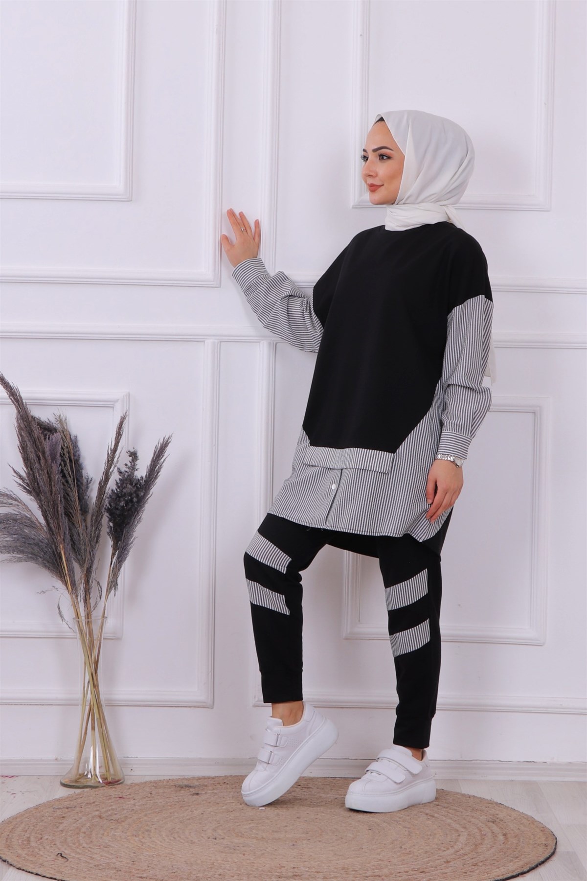Kolu Ve Pantolonu Çizgi Detaylı Takım Siyah