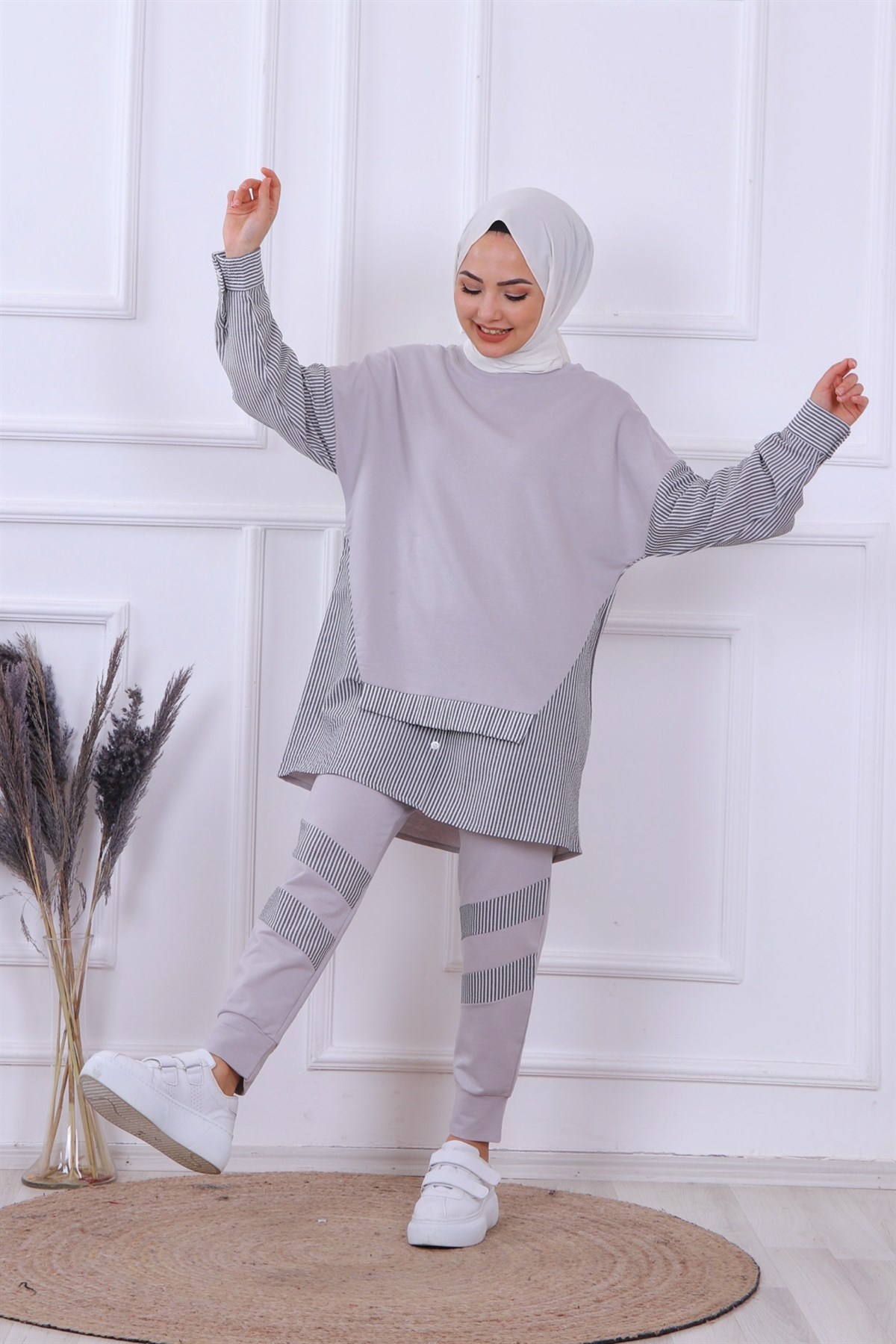 Kolu Ve Pantolonu Çizgi Detaylı Takım Gri