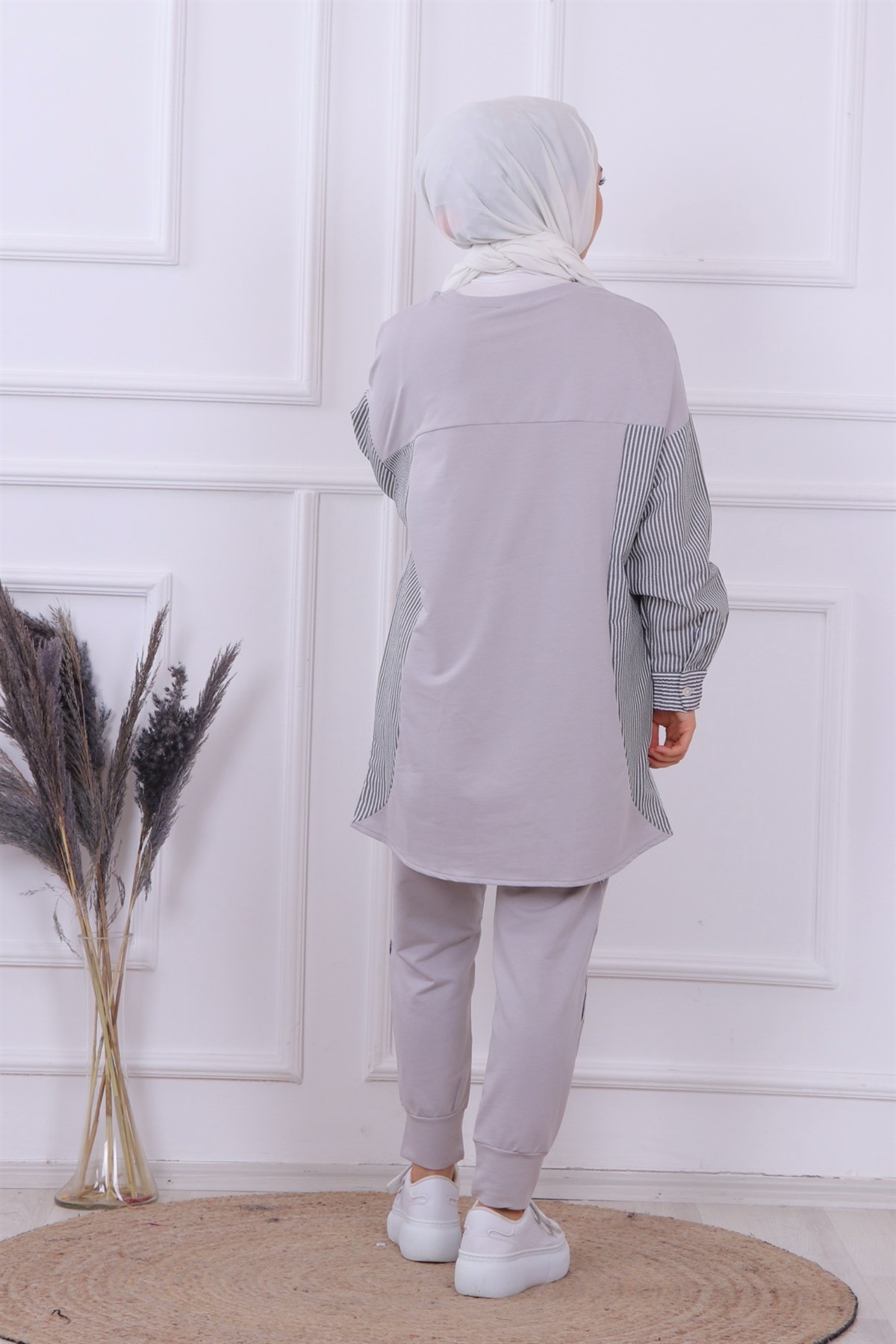 Kolu Ve Pantolonu Çizgi Detaylı Takım Gri