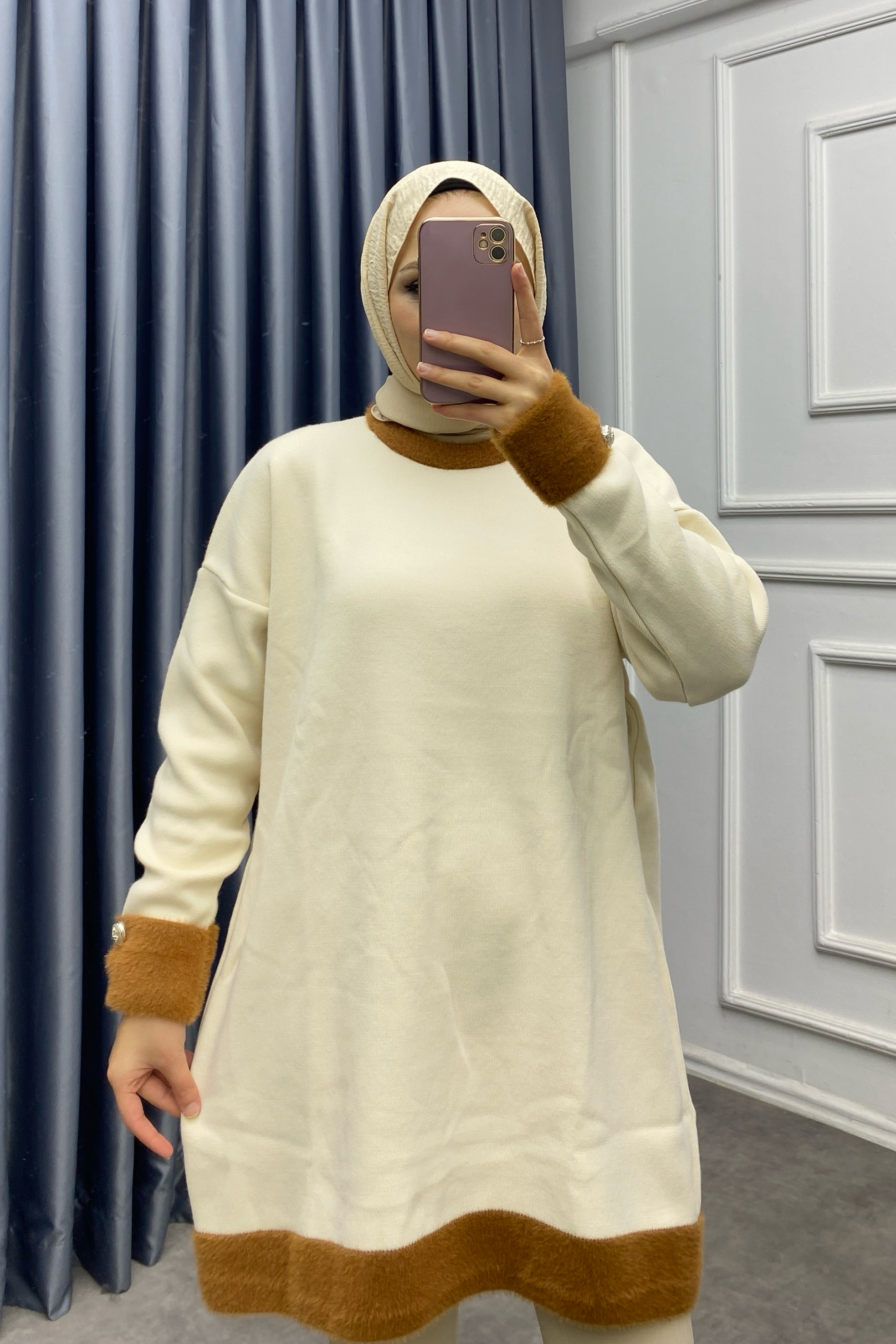 Kolu Ve Yakası Peluş Tunik Krem