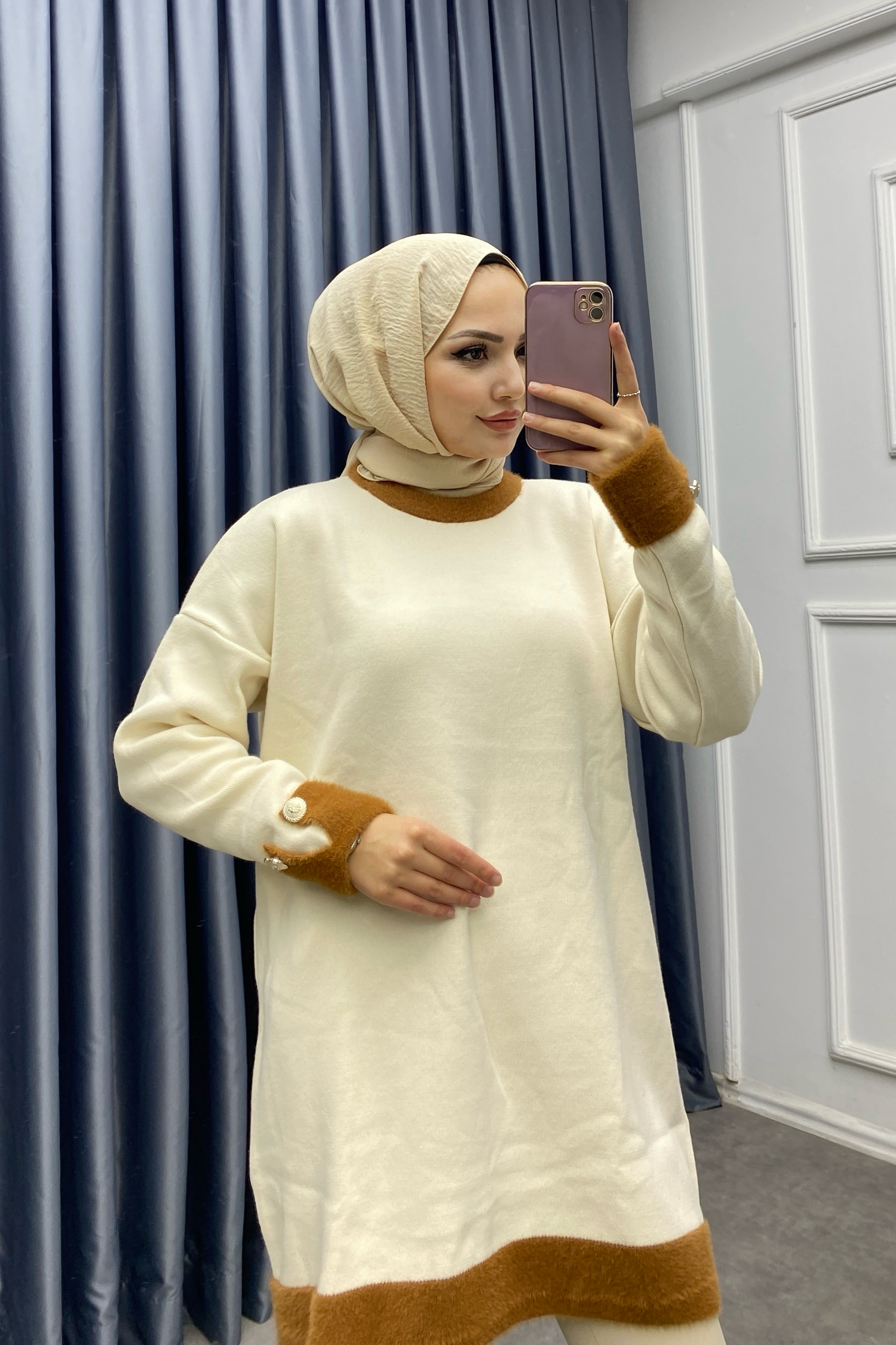 Kolu Ve Yakası Peluş Tunik Krem