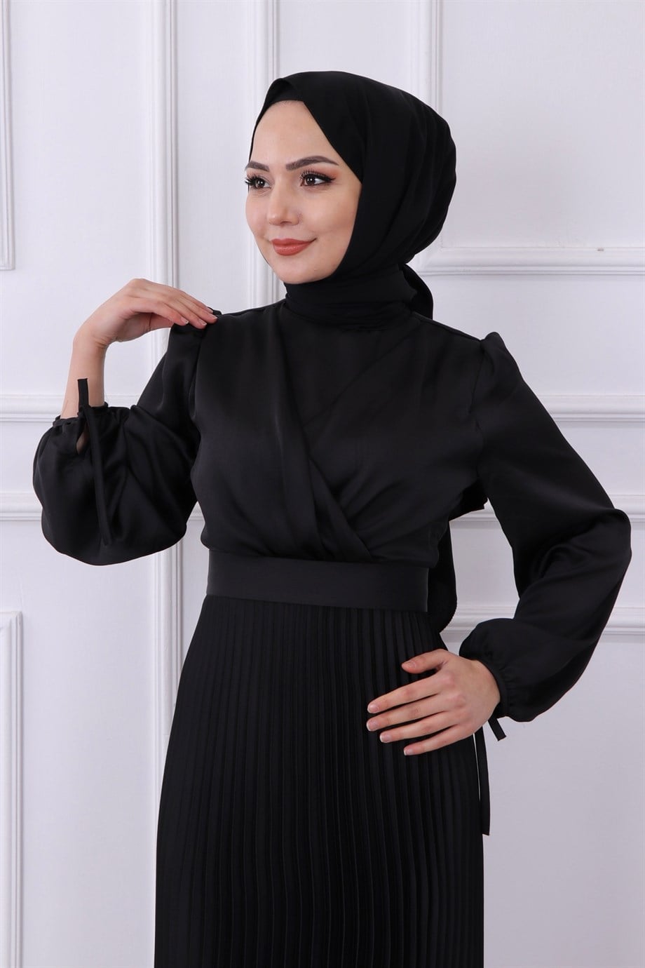 Kruvaze Yaka Saten Elbise Siyah
