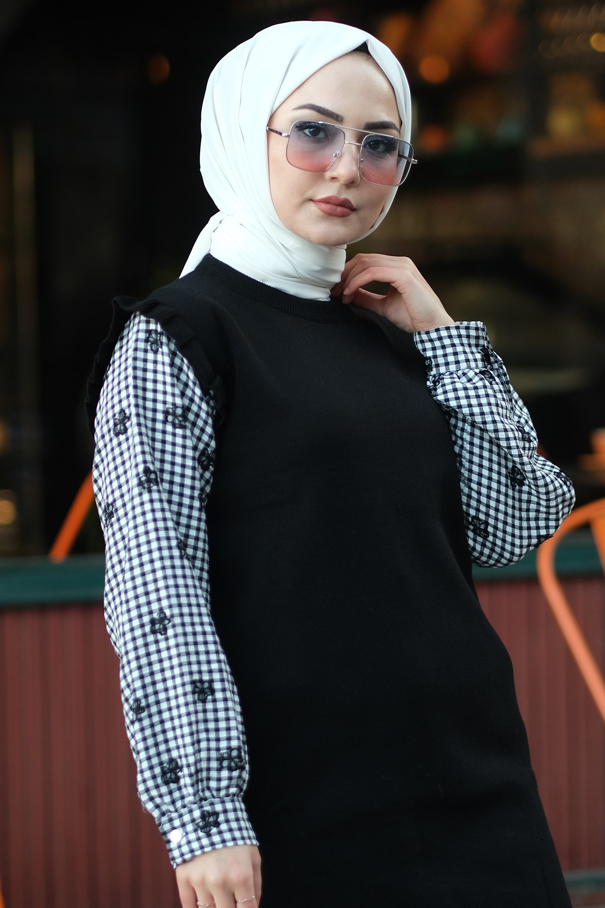 Omuzları Fırfırlı Kolları Kumas Tunik Siyah