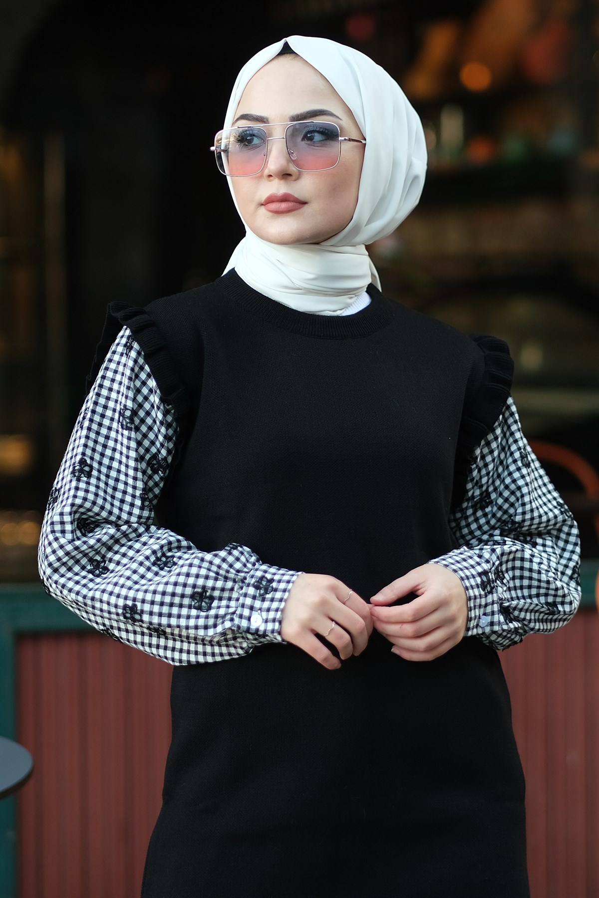 Omuzları Fırfırlı Kolları Kumas Tunik Siyah