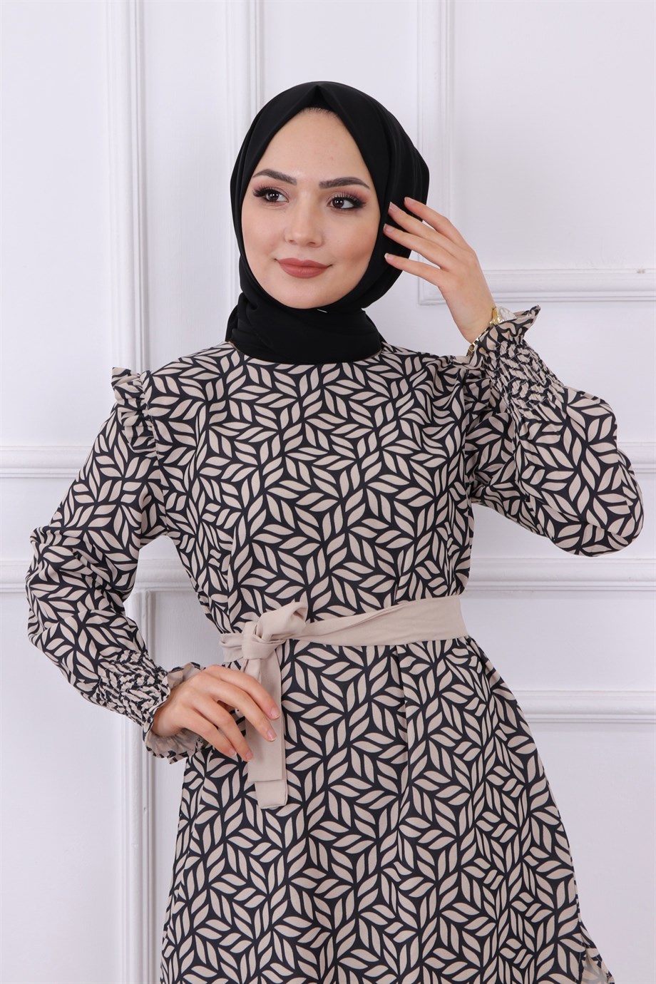 Omuzları Fırfırlı Takım Siyah