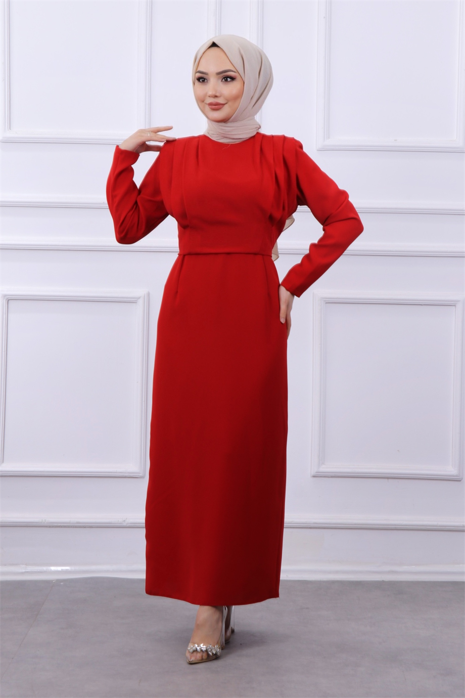 Omuzları Vatkalı Elbise Kırmızı