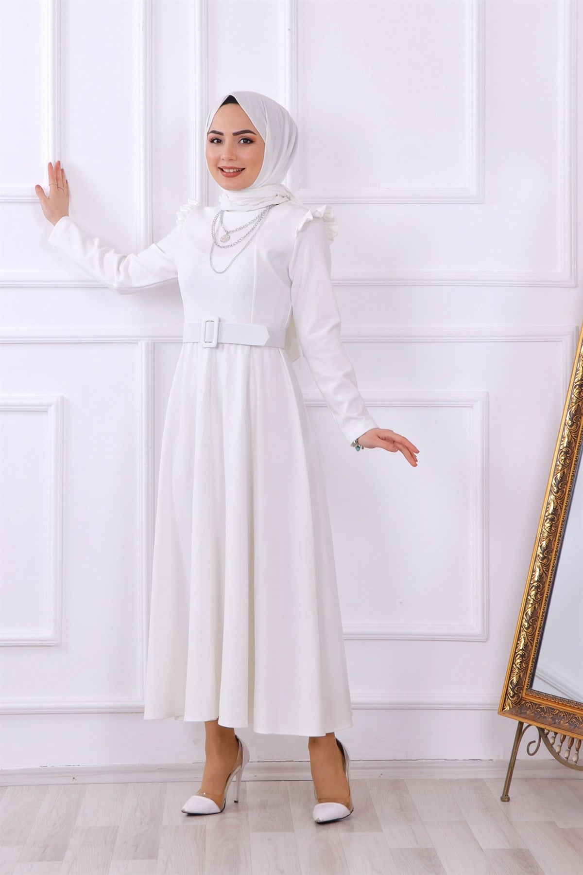 Omuzu Fırfırlı Kemerli Elbise Beyaz