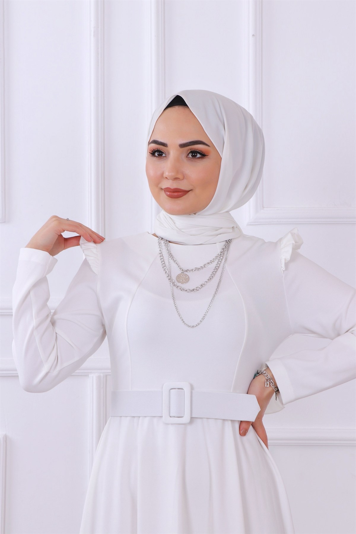Omuzu Fırfırlı Kemerli Elbise Beyaz