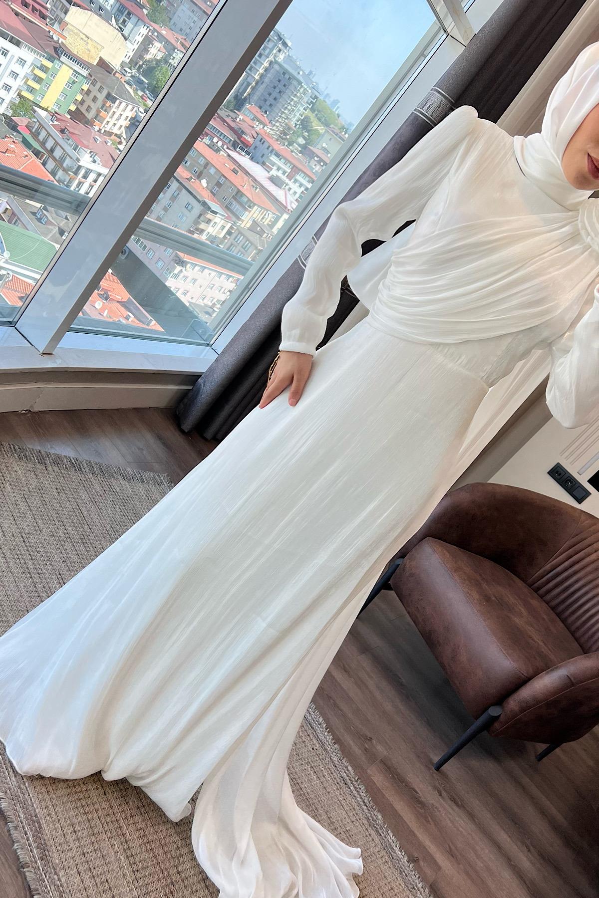 Omuzu Gül Detaylı Elbise Beyaz