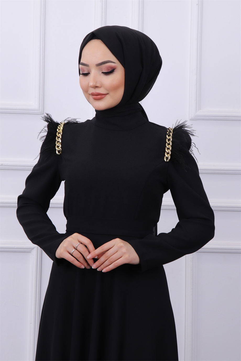Omuzu Tüylü Elbise Siyah 