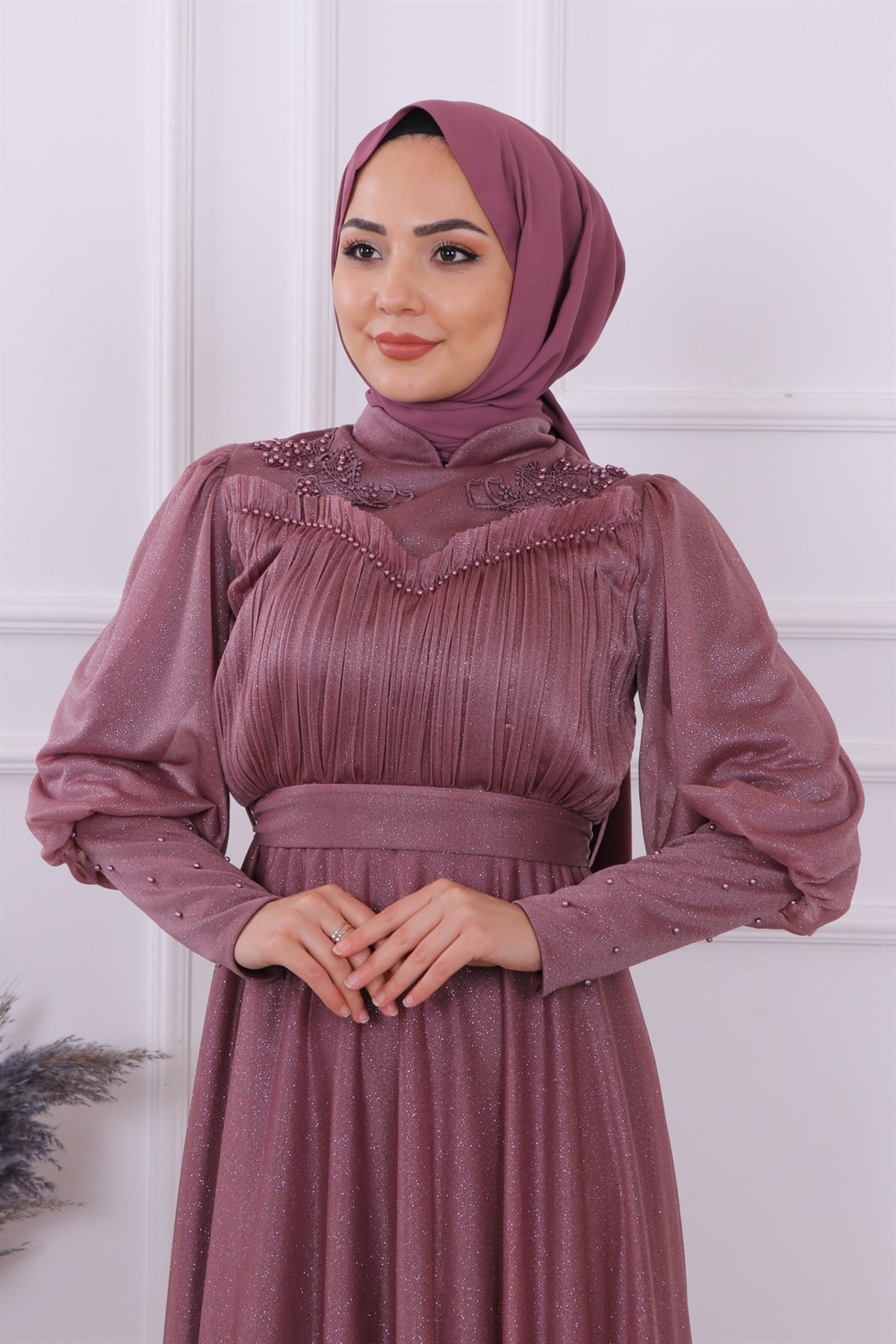 Önü Dantel Ve Drape Detaylı Simli Elbise