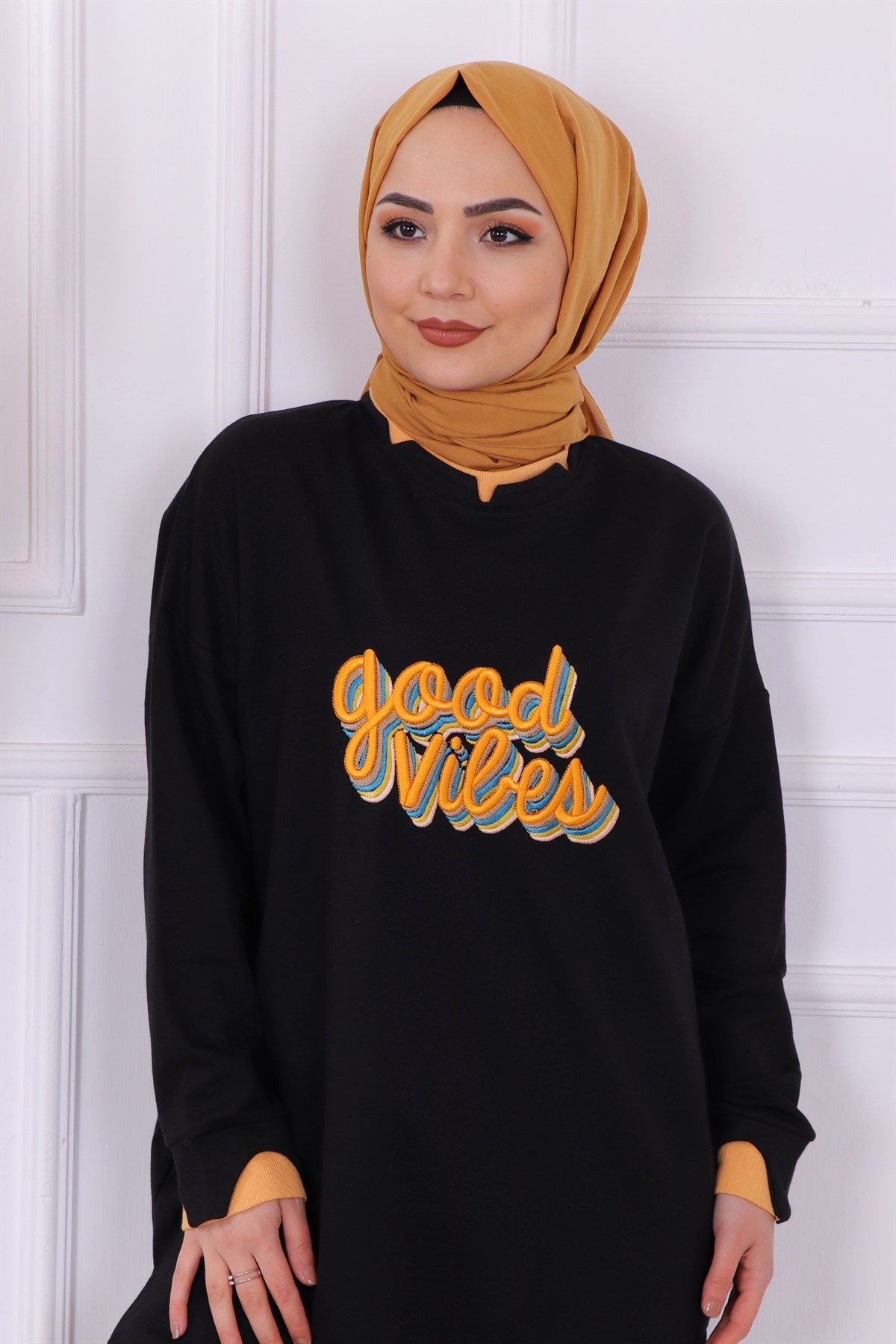 Önü Good Vibes Yazılı Sweat Siyah