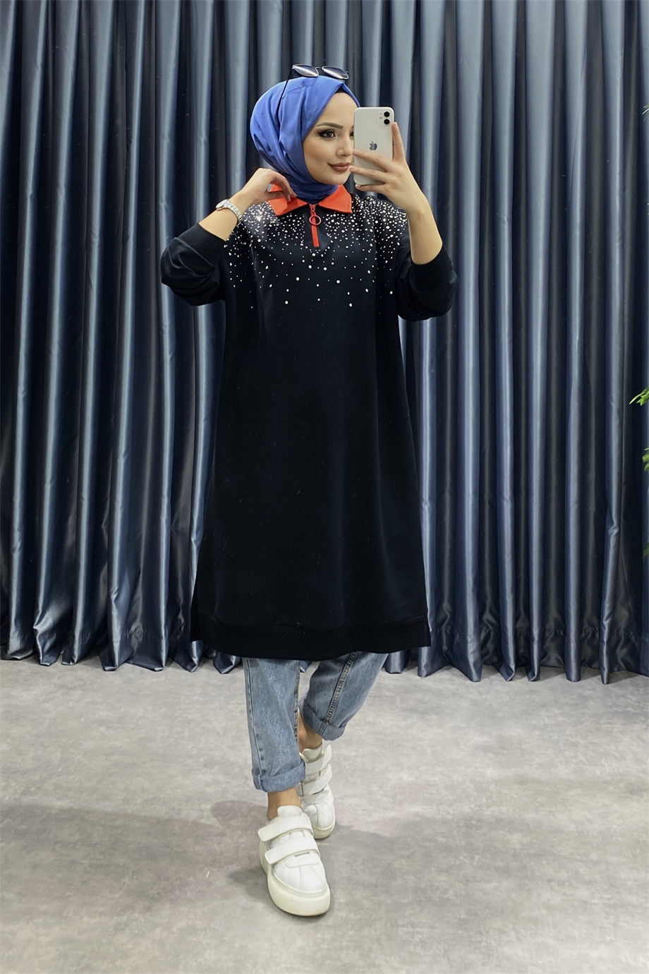 Polo Yaka Üzeri Taşlı Sweat Siyah