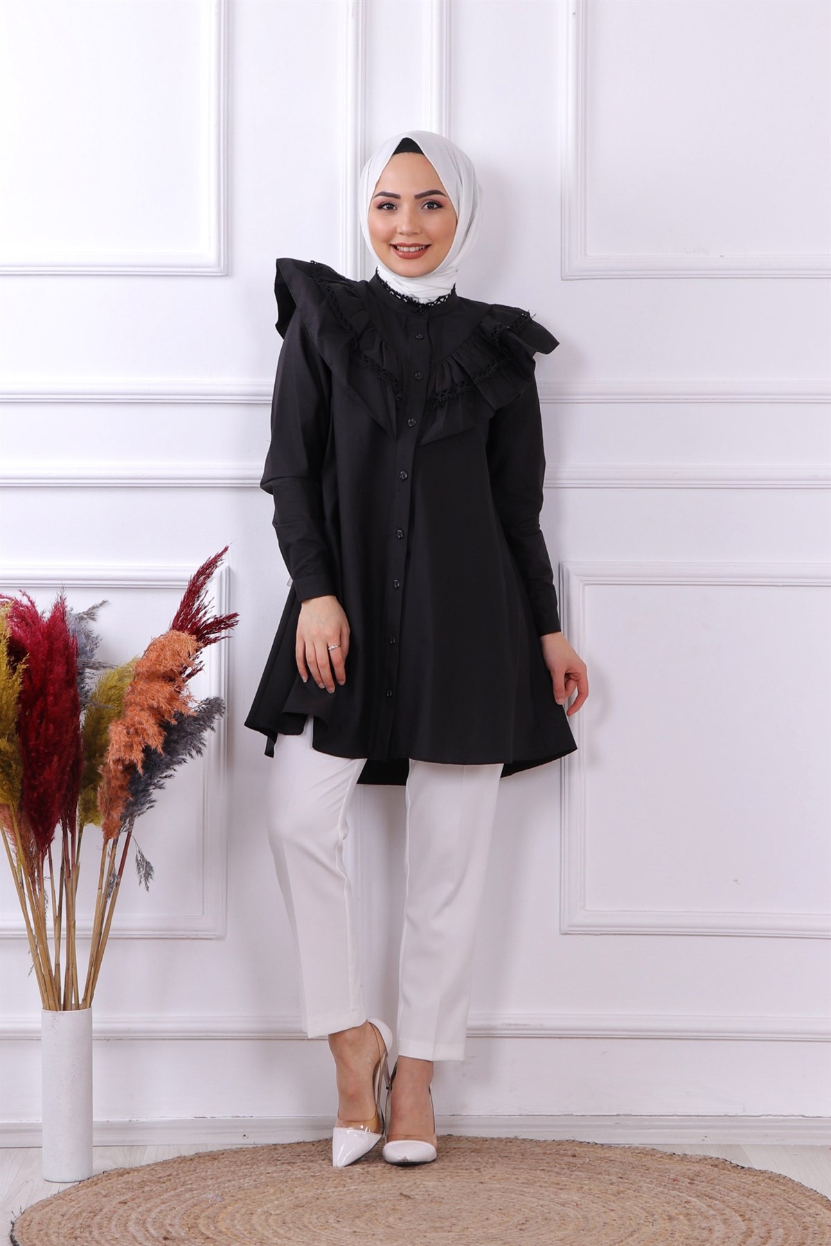 Yakası Dantelli Tunik- Siyah