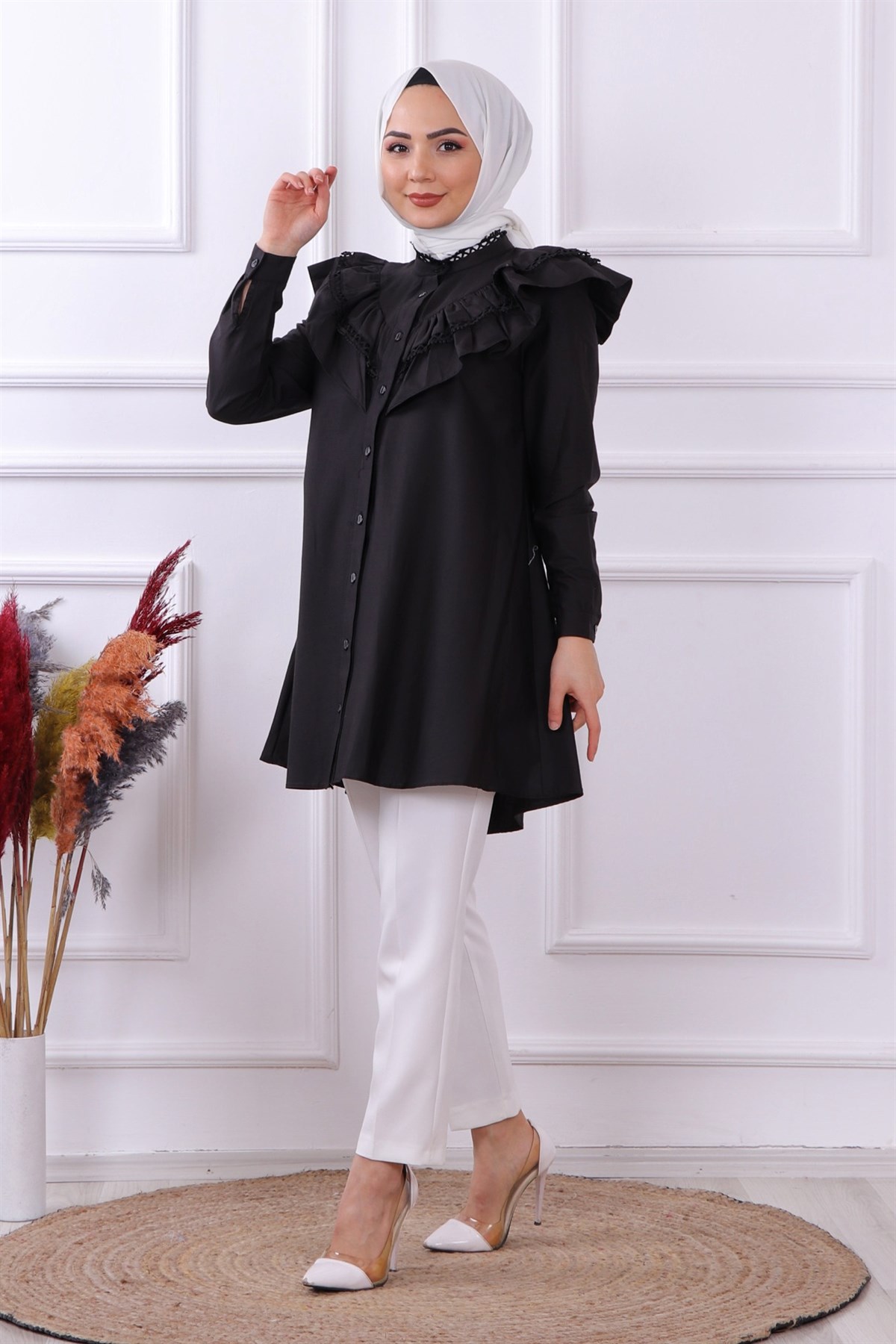 Yakası Dantelli Tunik- Siyah