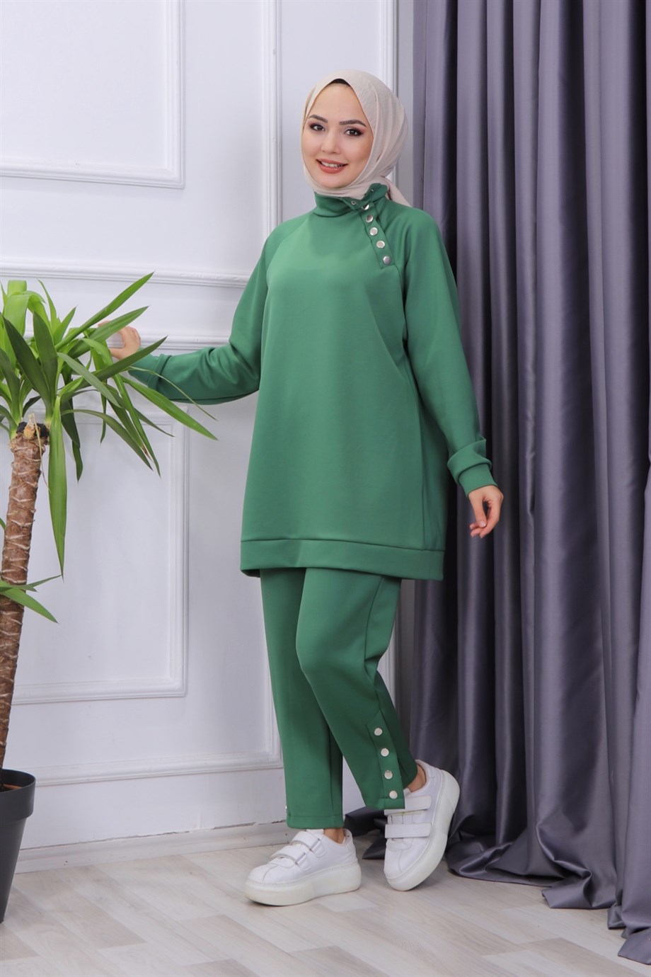 Yakası Ve Paçası Çıtçıt Detaylı Takım Yeşil