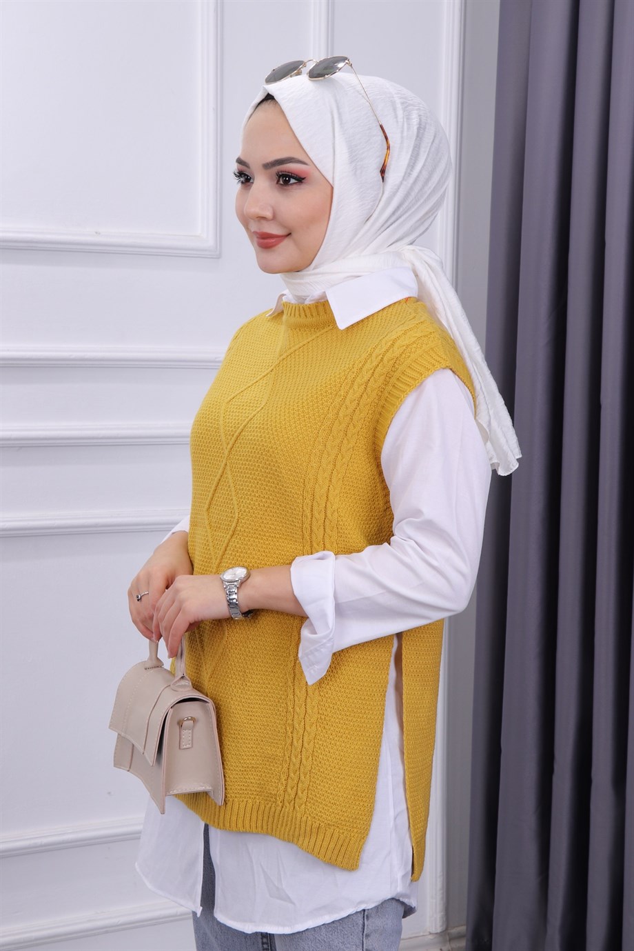 Yanları Bağcıklı Süveter Sarı