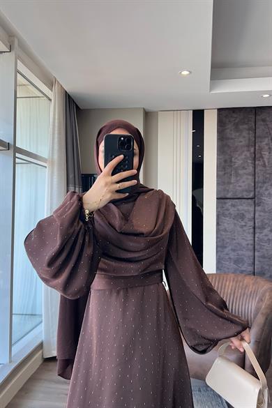 Degaje Yaka Taşlı Saten Elbise Kahve