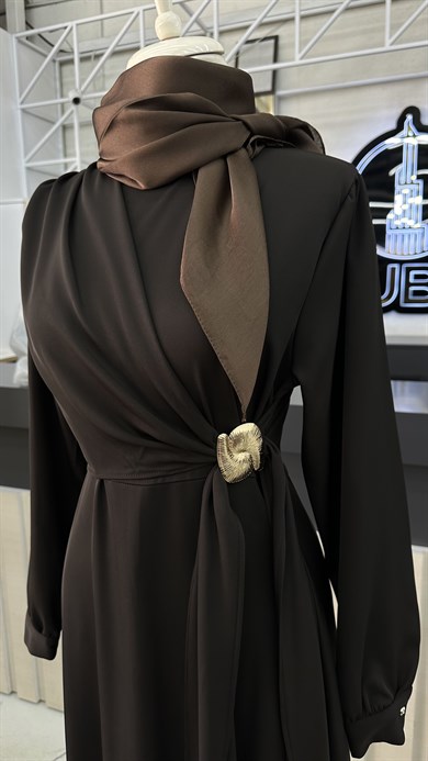 Toka Detaylı Elbise Kahverengi