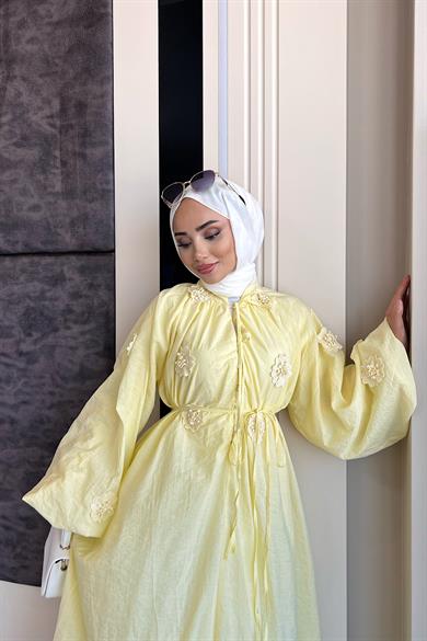Çiçek Aksesuarlı Müslin Elbise Sarı