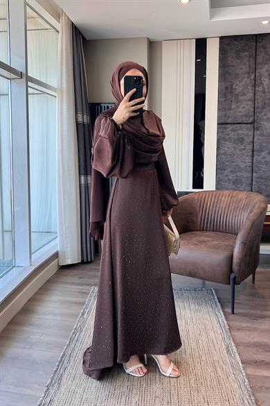 Degaje Yaka Taşlı Saten Elbise Kahve