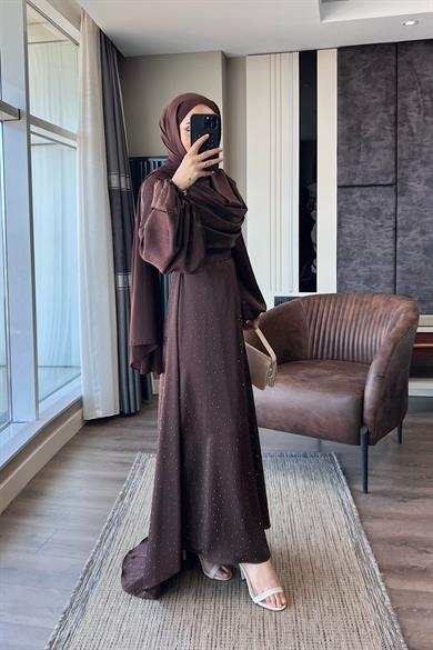 Degaje Yaka Taşlı Saten Elbise Kahve