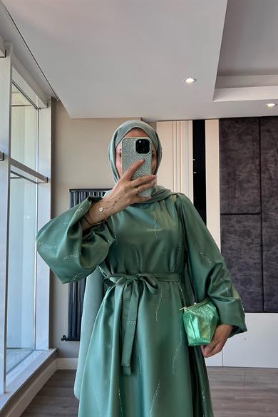 Üzeri Taş Detay Saten Elbise Yeşil