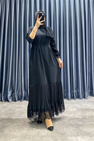 Altı Dantel Ve Pilise Detaylı Elbise