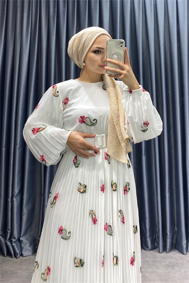 Altı Piliseli Şifon Elbise Beyaz