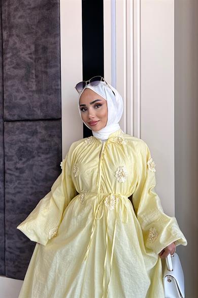 Çiçek Aksesuarlı Müslin Elbise Sarı