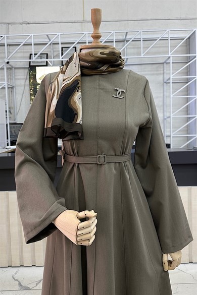 Belden oturtmalı kemerli Elbise