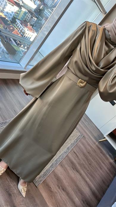 Kemerli Kuyruklu Saten Elbise Vizon